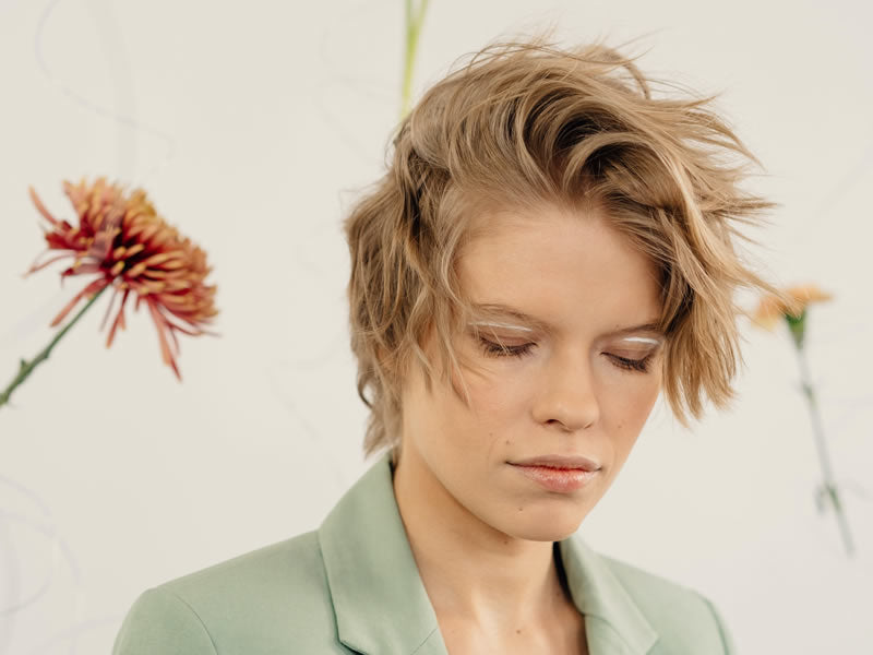 Tagli di Capelli Estate 2024: Le Tendenze da Non Perdere